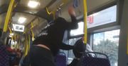 Pobił starszego mężczyznę w tramwaju. Zgłosił się na policję