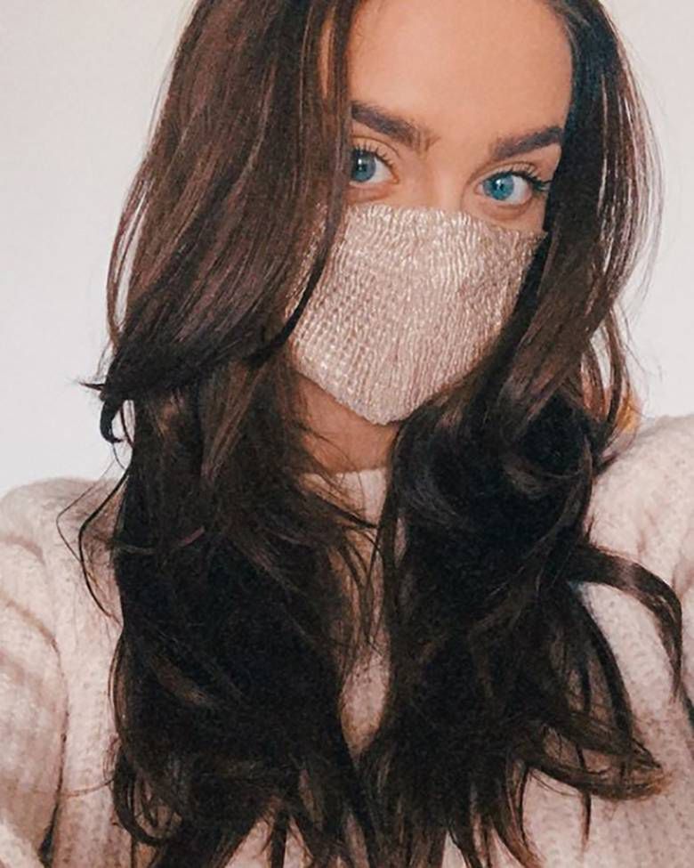Sylwia Nowak nosi maseczkę