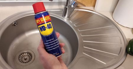 WD-40 zawsze mam w kuchni pod ręką. Problem znika w oka mgnieniu