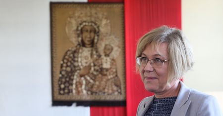 Kontrowersyjna ankieta w szkołach. Pytania o modlitwę i małżeństwo rodziców