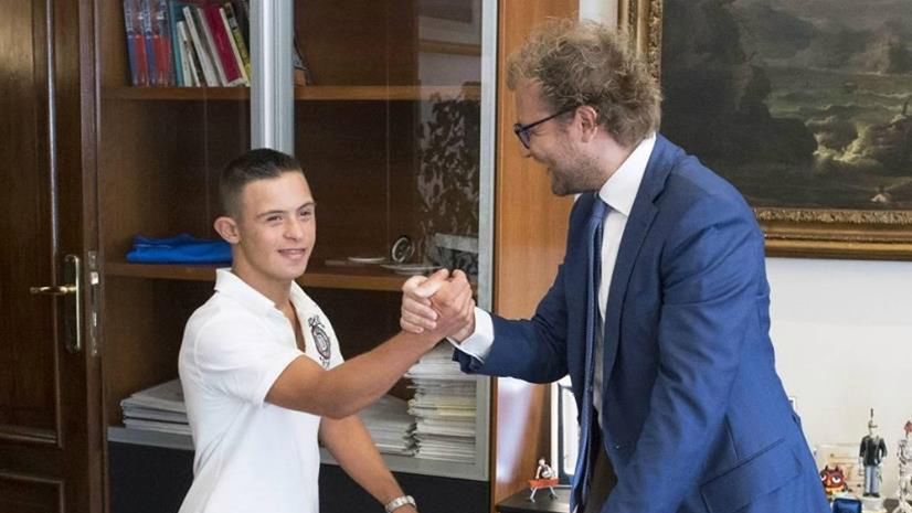 17-latek z zespołem Downa, któremu udało się uratować dwie dziewczynki stał się bohaterem włoskich mediów.