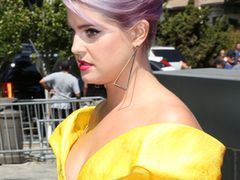 Kelly Osbourne jak wypomadowana lalka