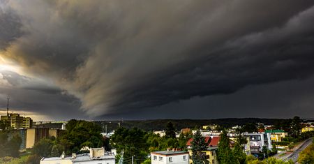 Pogoda. Potężna chmura nad Trójmiastem. Zdjęcie robi wrażenie