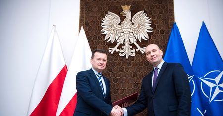 Bartosz Kownacki, Dominik Smyrgała i Bartłomiej Grabski poza MON. Są nowe nazwiska