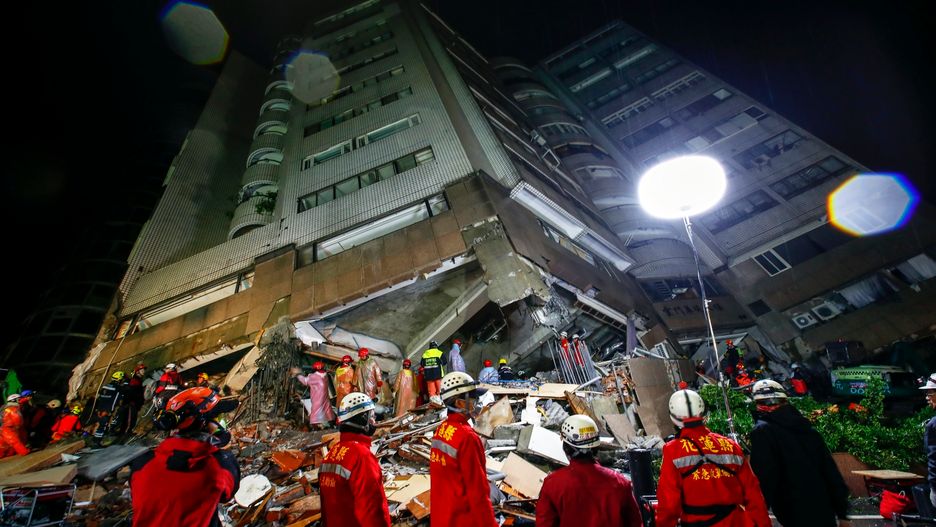 Po trzęsieniu ziemi poszukiwanych jest 67 osób