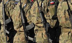 Śledczy: zaczepiał w internecie, a potem gwałcił. Żołnierz z Niska zatrzymany