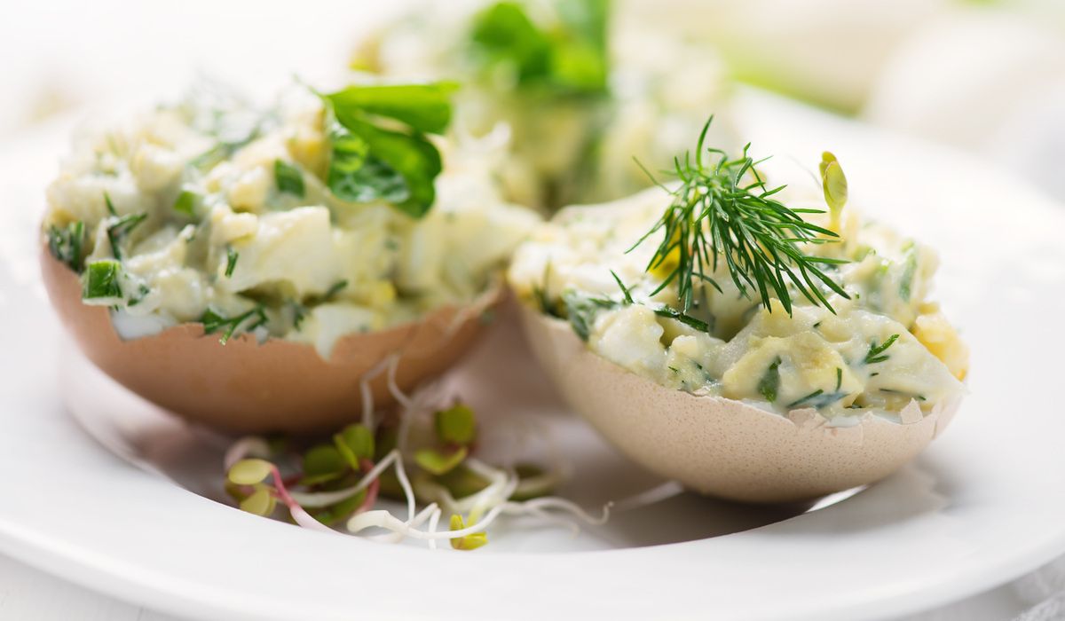 Jajka faszerowane w każdą Wielkanoc nie muszą być takie same. Tak przygotowane zaskoczą gości