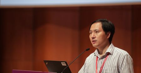 Chiny. Naukowiec, który stworzył genetycznie zmodyfikowane dzieci, został skazany