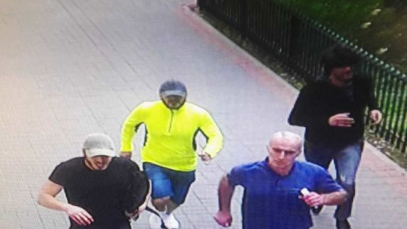 Policja opublikowała zdjęcia sprawców pobicia