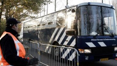 Autokar z zatrzymanymi