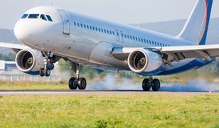 Pasażerowie w szoku. Nastolatek wyskoczył z rozpędzonego samolotu