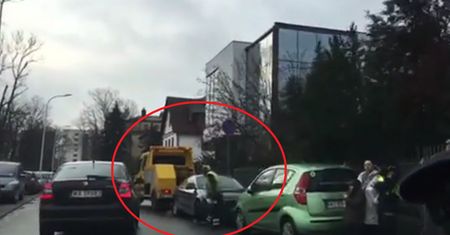 Straż miejska w akcji. Notorycznie odholowuje auta spod szpitala