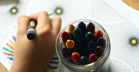 Dopasuj kolor do wyrażenia. Odpowiedz na 10 pytań, a będziesz mistrzem