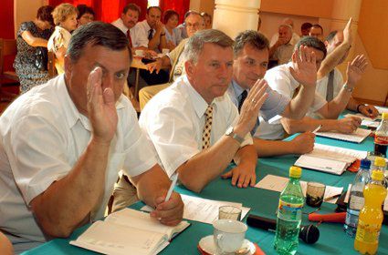 Aresztowani samorządowcy ze Starachowic odwołani z funkcji