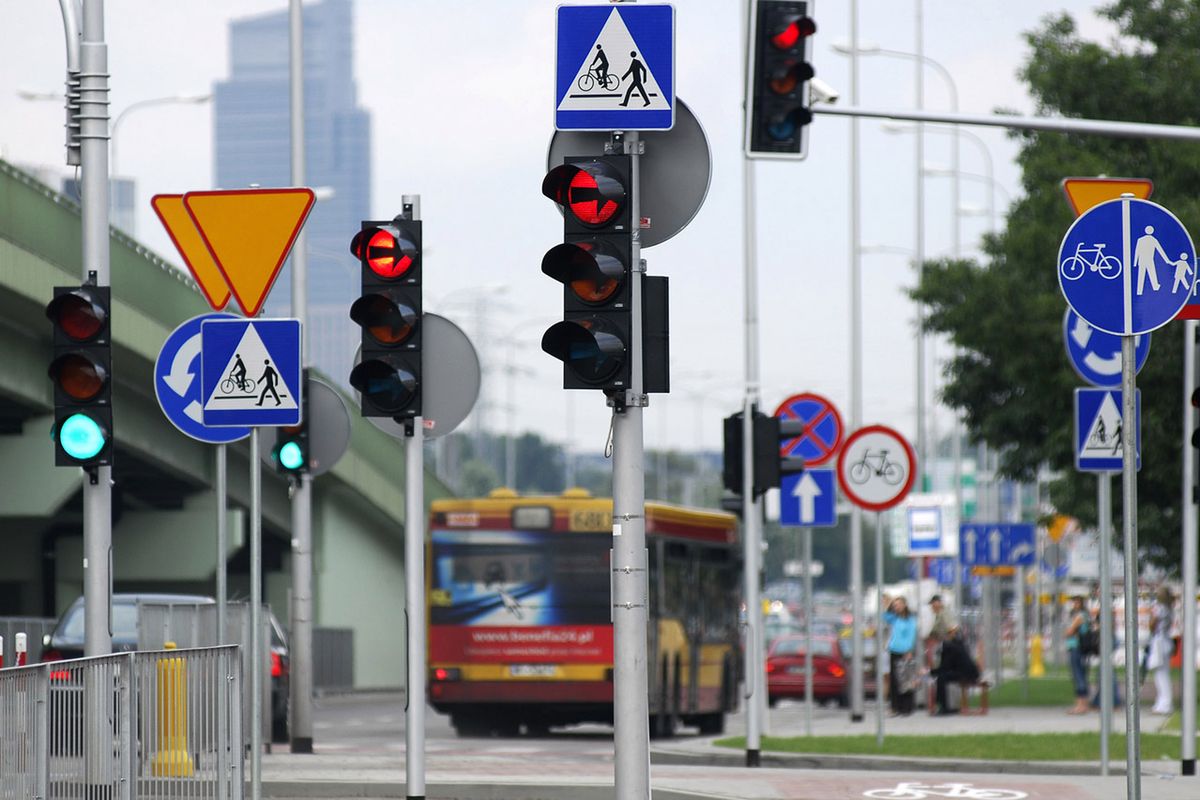 Pierwszeństwo na skrzyżowaniu nie takie oczywiste? Internauci mają wątpliwości