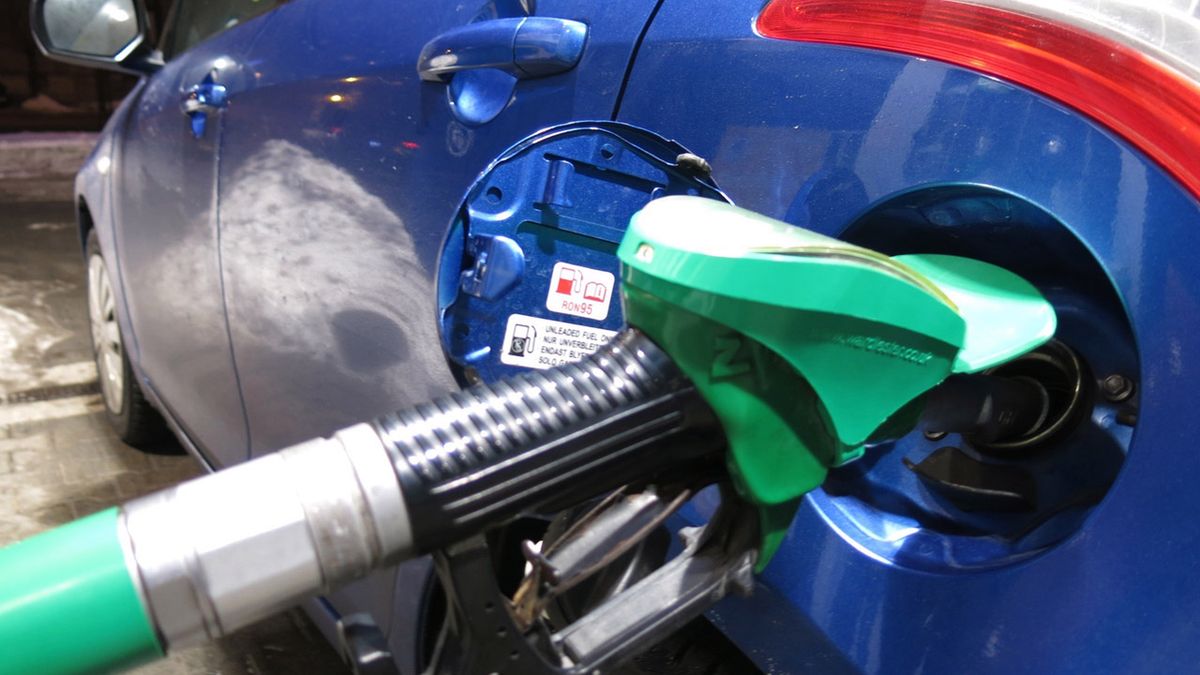 Już kilka lat temu właściciele sklepów wielkopowierzchniowych zauważyli, że klienci chętniej korzystają z ich sklepów, jeśli po zakupach mogą zatankować