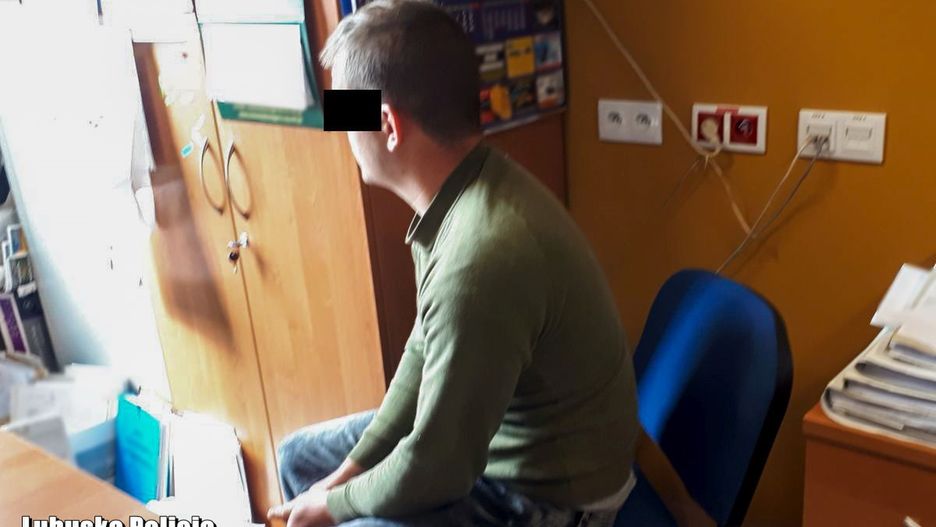 Policja zatrzymała mężczyzn, którzy wepchnęli do bagażnika 9-latka