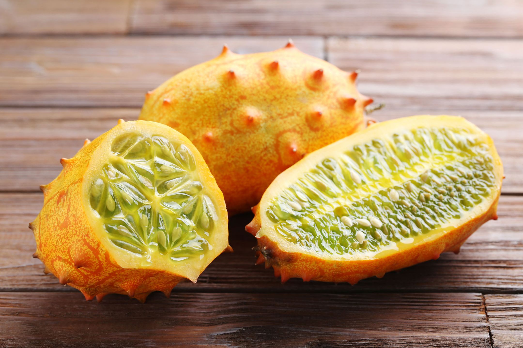 Kiwano to połączenie banana, kiwi i ogórka. Teraz kupisz je w promocji w dyskoncie