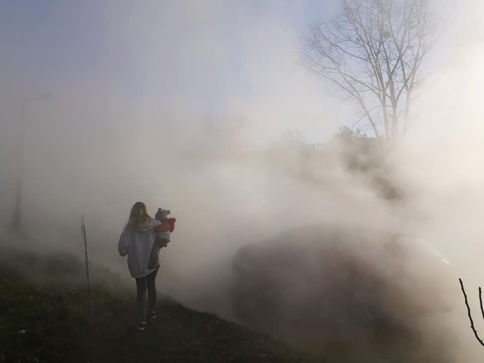 Warszawa. Scena z awarii magistrali ciepłowniczej. 