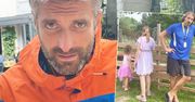 Maciej Dowbor zdębiał, widząc co w sieci czeka na jego córki. Rozważa odcięcie Janki i Helenki od internetu. Wcale mu się nie dziwimy