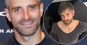 Maciej Dowbor w sukience swojej żony podbija Instagram. Mini z falbankami ledwo zasłoniła jego krocze