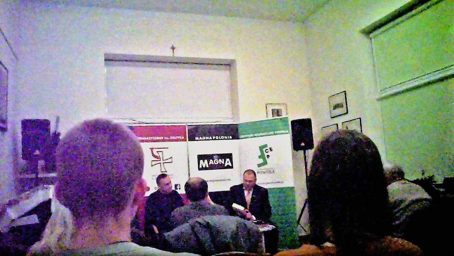 Na wykładzie zachęcano też do kupna książek o Adolfie Hitlerze