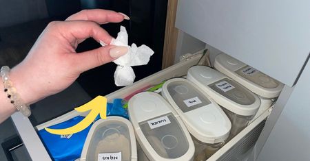 Wsyp do woreczków i wrzuć do szafek. Mole nie zdzierżą tego zapachu i w mig się wyniosą