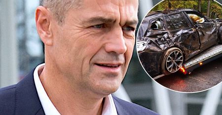 Krzysztof Hołowczyc miał wypadek samochodowy. Zdjęcia zmiażdżonego auta przerażają. W jakim stanie jest rajdowiec?