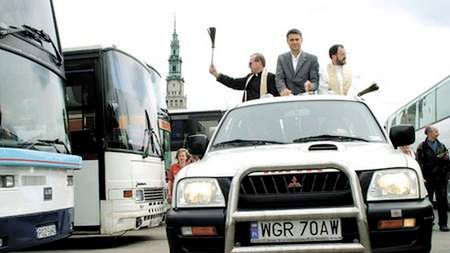 Hołowczyc apelował na Jasnej Górze o rozwagę na drogach