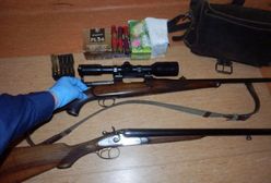 Pijany myśliwy wjechał do rowu. Wiózł broń i amunicję