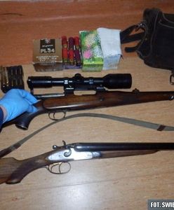 Pijany myśliwy wjechał do rowu. Wiózł broń i amunicję