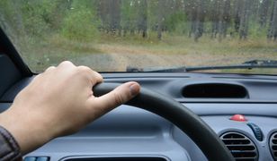 Uczniowie zatrzymali pijanego kierowcę. Zachowali zimną krew i jechali za nim 15 km