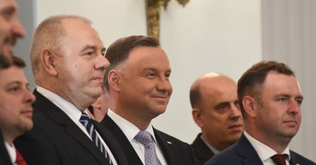 Wiejas: "Przedstawienie u Dudy – koleżanka Szydło, 'superbohater' i 'ucho prezesa'" (Opinia)