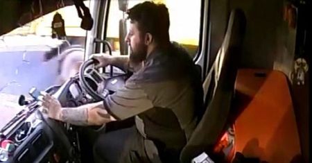 18 sekund przed tragedią bawił się telefonem. Ujawnili nagranie