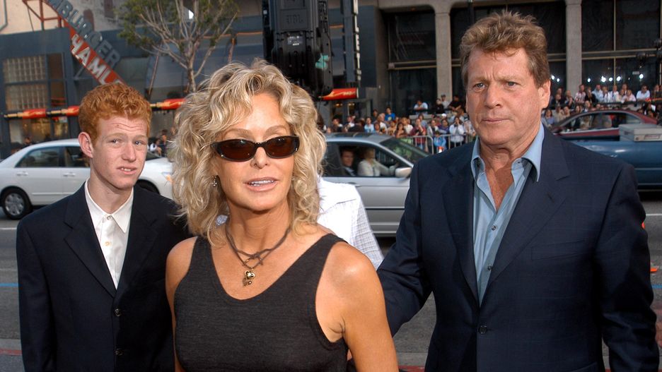 Farrah Fawcett z synem Redmondem i jego ojcem Ryanem O'Nealem