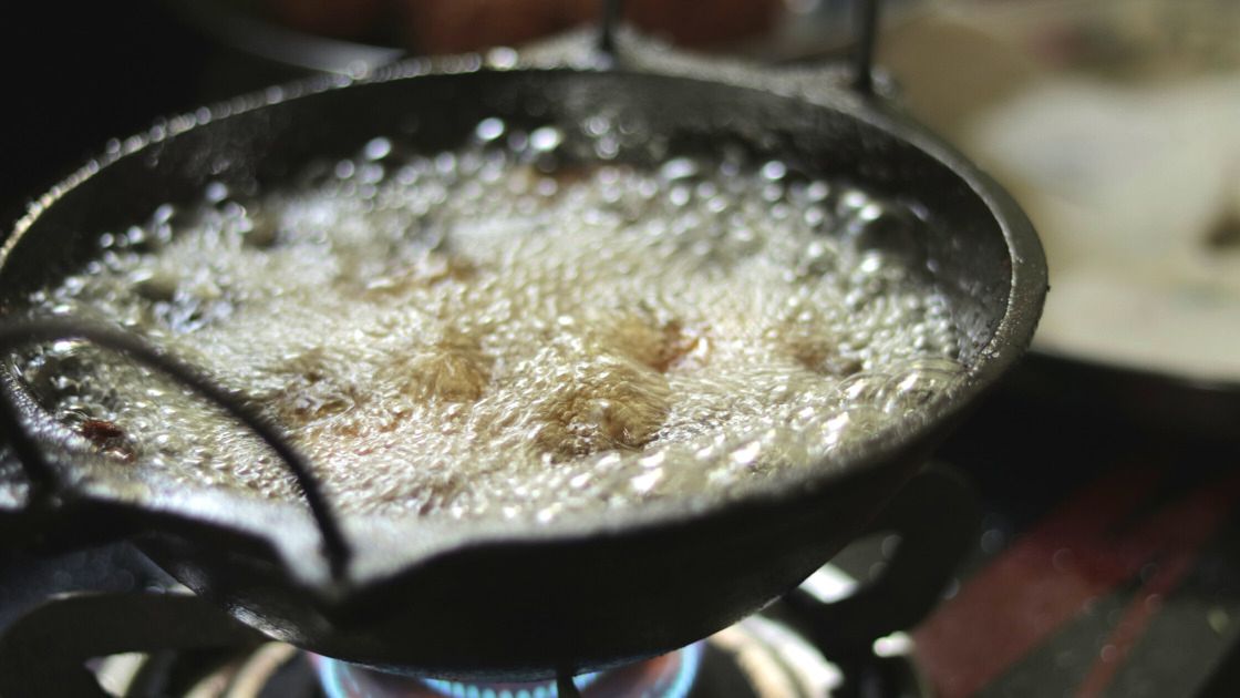 Dlaczego olej się pieni?