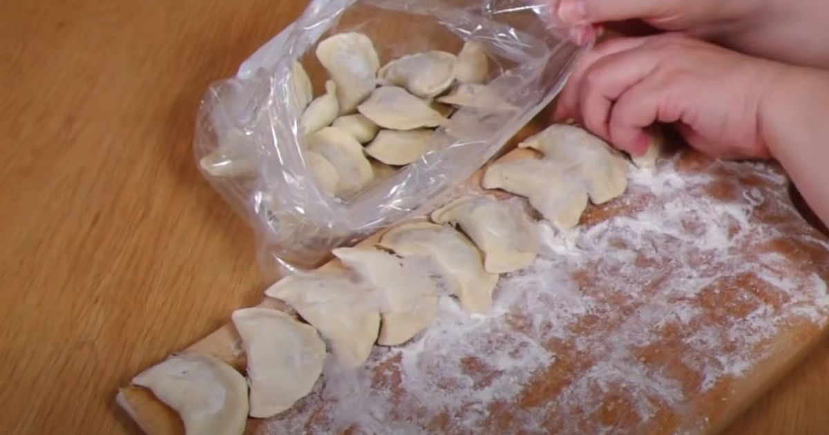Jak mrozić pierogi - Pyszności; Foto: kadr z materiału na kanale YouTube Kuchnia Pyszności