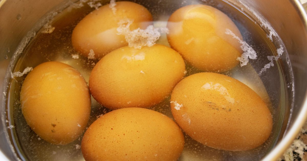 Doskonały patent na wykorzystanie wody po gotowaniu jajek. Więcej jej nie wylejesz