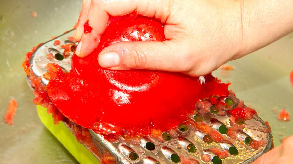 Ścieranie warzyw na tarce