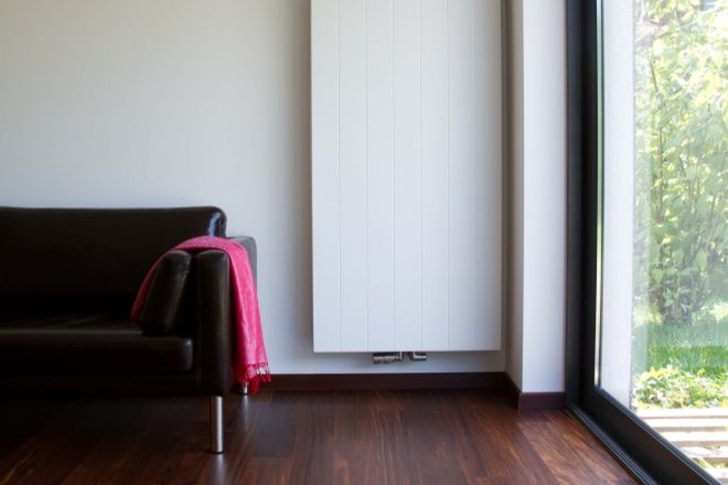 Wybór systemu grzewczego: grzejnik ścienny czy ogrzewanie podłogowe?