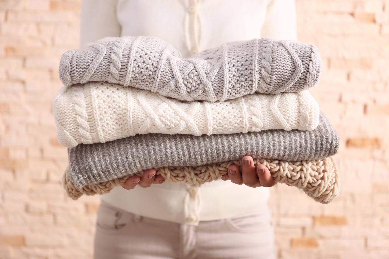 Jak prać swetry, żeby się nie zniszczyły? Zapamiętaj kilka cennych wskazówek