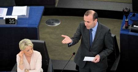 Manfred Weber krytykuje Mateusza Morawieckiego. "Stracił pan okazję do wyjaśnień"
