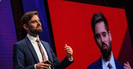 Google może stać się 29 państwem Unii Europejskiej. Komentarz dla money.pl