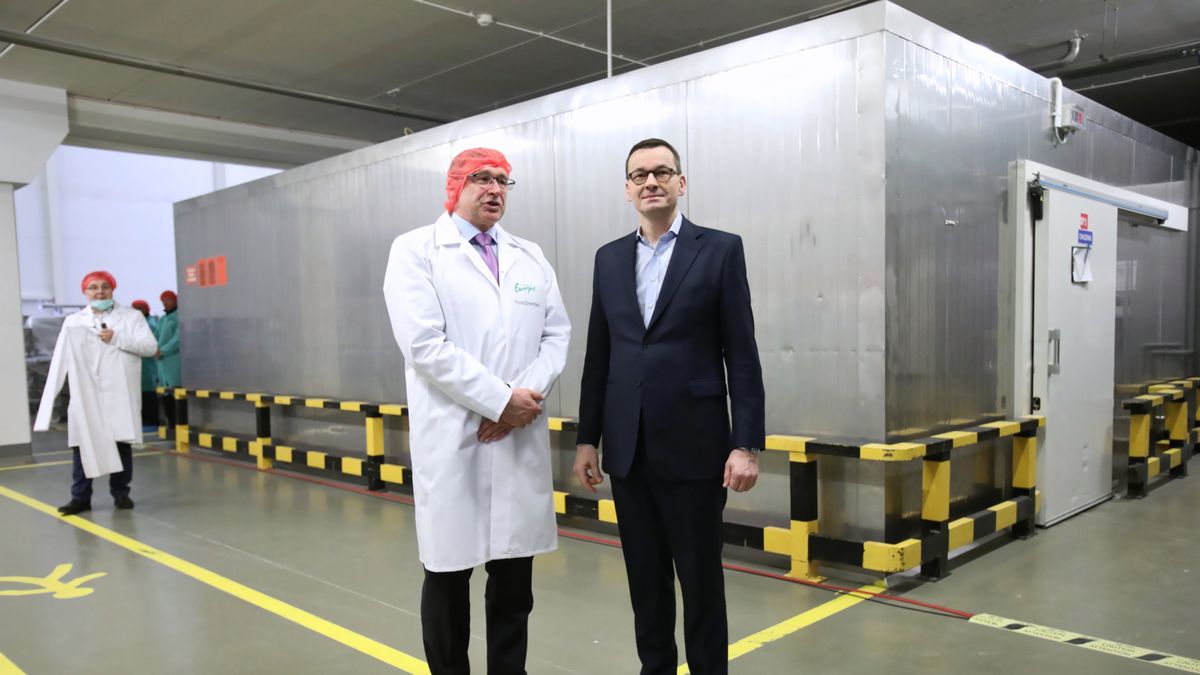 Premier Mateusz Morawiecki z wizytą w zakładzie produkcyjnym Inter Europol w Małopolu