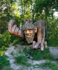 Polak postawił w Szwecji nietypowe rzeźby. To postacie z nordyckiej mitologii
