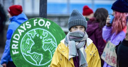 Rozczarowana Greta Thunberg wróciła tam, gdzie zaczynała. Stanęła pod szwedzkim parlamentem