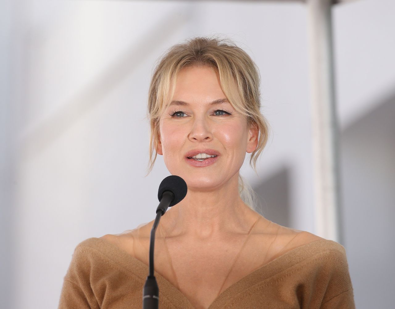 Renee Zellweger wsparła kolegę. Uwagę zwracała jej twarz