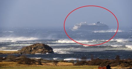 Norwegia. Ewakuacja statku wycieczkowego. Na pokładzie 1300 pasażerów