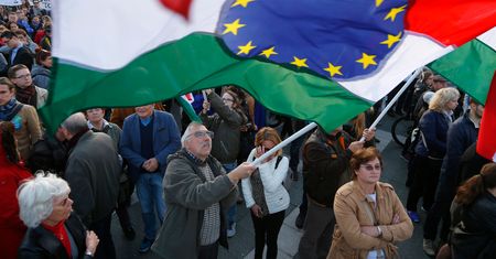 Węgierski rząd podpowiada, jak obejść własne prawo. Soros wygrywa z Orbanem