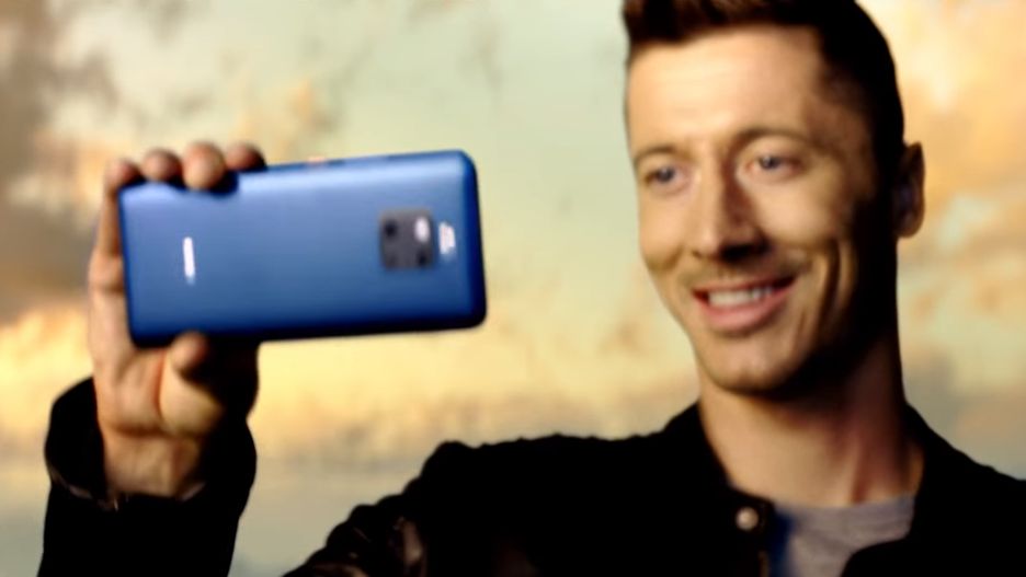 Lewandowski promuje najnowszy flagowiec Huawei Mate 20 Pro